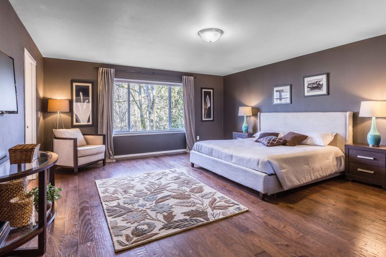 Read more about the article 7 BEST WAYS TO ARRANGE A ROOM TO MAKE IT LOOK BIGGER AND BRIGHTER